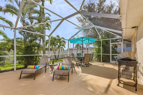 Refreshing Escape, Heated Pool, Pets Welcome - Sunshine Daydream - Roelens House in Cape Coral