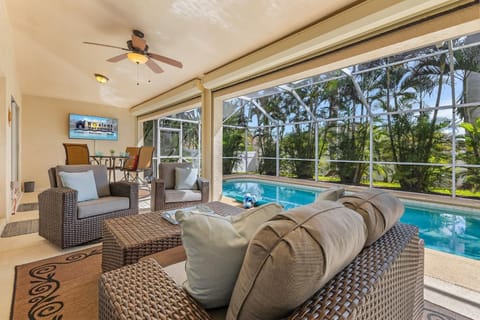 Refreshing Escape, Heated Pool, Pets Welcome - Sunshine Daydream - Roelens House in Cape Coral