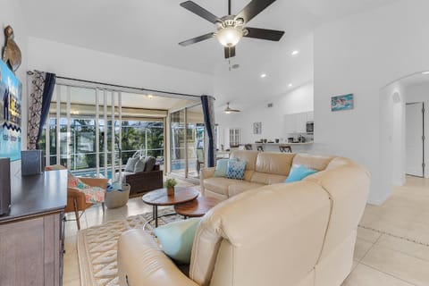 Refreshing Escape, Heated Pool, Pets Welcome - Sunshine Daydream - Roelens House in Cape Coral