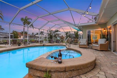 Boating & Fishing Enthusiasts, Heated Pool and Spa, Bicycles - Latitude Adjustment - Roelens House in Cape Coral