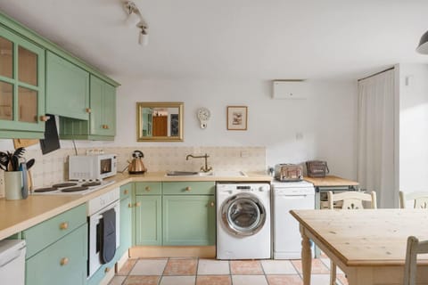 Charming Cottage Central Taunton House in Taunton