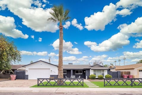 Roma-Entertainment Home & Pool Oasis Scottsdale Retreat House in Scottsdale