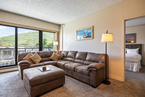 Unbeatable Location near Main Street, Community Hot Tub, 7 Min Walk to Base Resort in Park City