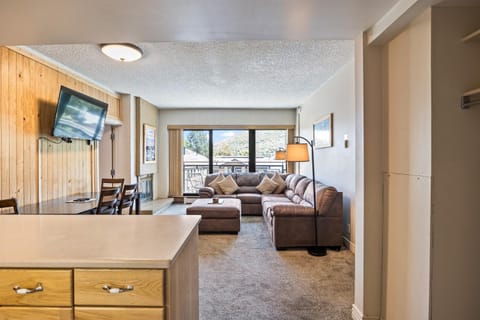 Unbeatable Location near Main Street, Community Hot Tub, 7 Min Walk to Base Resort in Park City