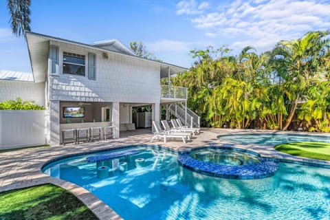 The 19th Hole - 238 House in Anna Maria Island