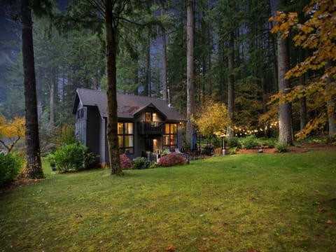 Lolowood Chalet - Modern cozy nature retreat dog friendly House in Mount Hood Village