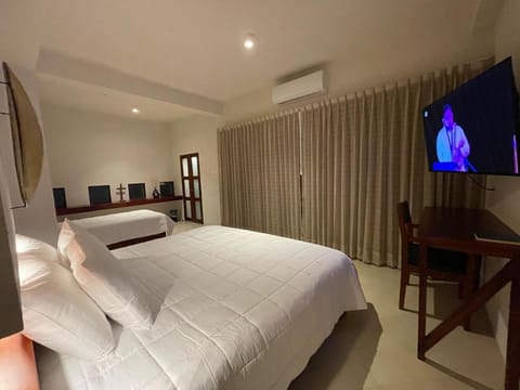 Bed, TV and multimedia, Photo of the whole room, Bedroom, air conditioner