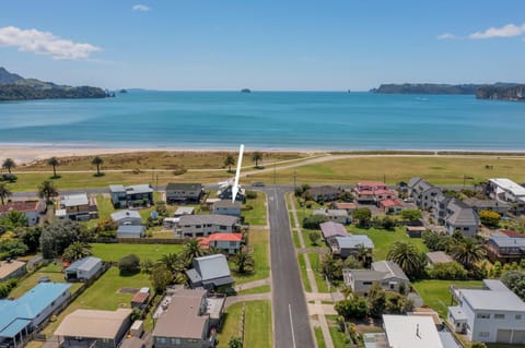 Property building, Nearby landmark, Day, Neighbourhood, Natural landscape, Bird's eye view, Beach, Sea view, Street view, Location