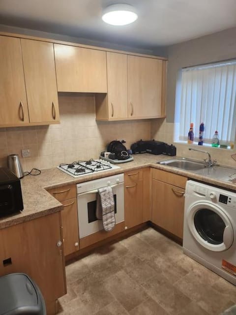 City Centre - 2 Bedroom - Pet Friendly - Garden Apartment in Salford