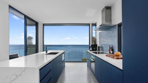 Kitchen or kitchenette, Sea view