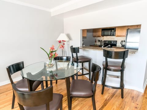 Private Apt Close to Train - BIL-1504 Appartement in Stamford