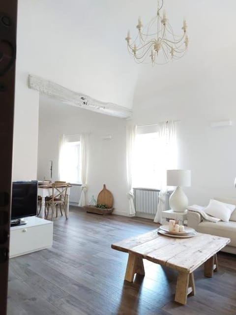 White Suite Apartment in Spotorno