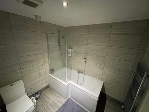 Shower, Toilet, Bathroom, Bath