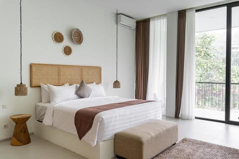 Kireina Mori Villa 6 bedrooms with a heated private pool Villa in Bandung