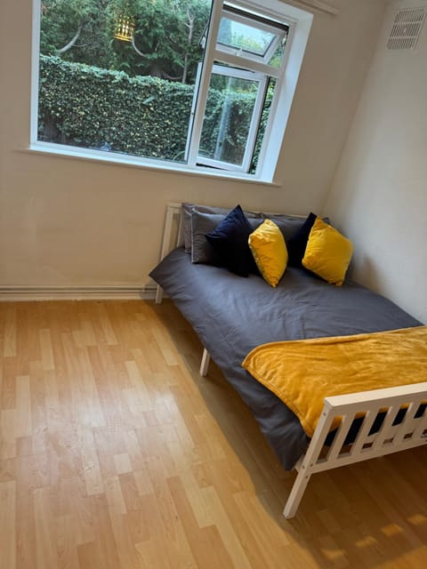 Beautiful 2 Bedroom Maisonette in East London Apartment in Ilford