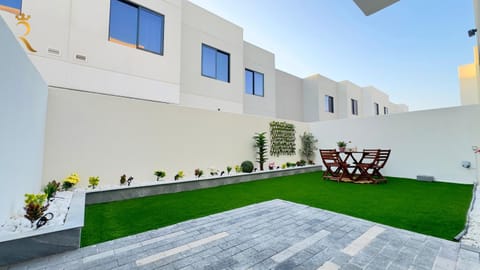 Property building, Day, Garden, Seating area, Garden view