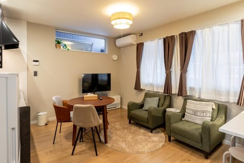 TV and multimedia, Living room, Dining area, air conditioner