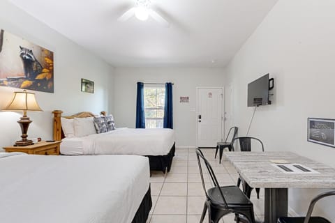 Wasser Lodge #204 - Raccon Room Hotel in New Braunfels