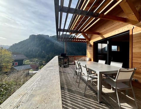 Patio, Natural landscape, View (from property/room), Balcony/Terrace, Dining area, Mountain view