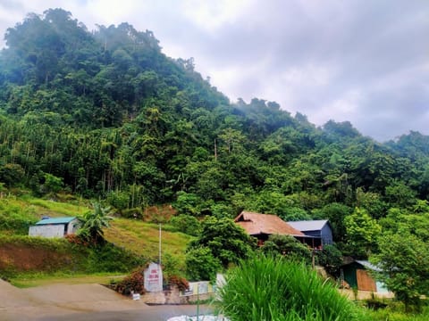 Nearby landmark, Natural landscape, Mountain view