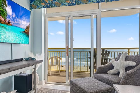 Beautifully Renovated Oceanfront 2 BR Condo with Oversized Balcony! Bay Watch 509 Maison in Atlantic Beach