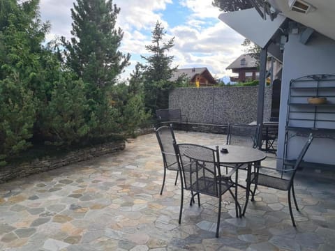 Vaste appartement pour 4 personnes avec terrasse et piscine Apartment in Crans-Montana