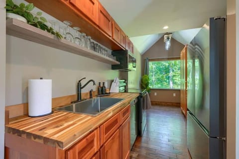 Tranquil Heights Cabin in Hocking Hills Villa in Ohio