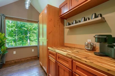 Tranquil Heights Cabin in Hocking Hills Villa in Ohio