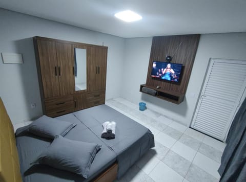 Bed, TV and multimedia, Photo of the whole room, Bedroom, towels, wardrobe