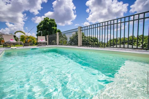 Villa conviviale a Fort de France avec piscine Villa in Fort-de-France