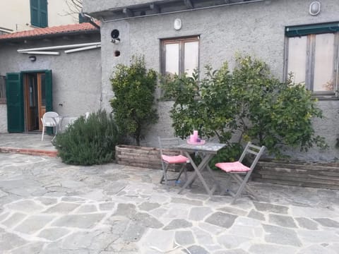 Patio, Facade/entrance, Day