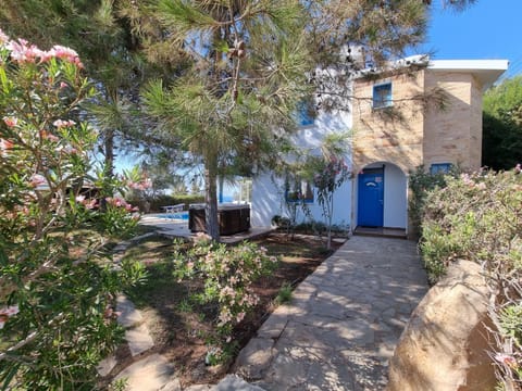 Facade/entrance, Day, Garden, Garden view