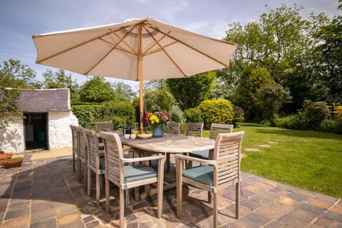 Patio, Garden, Dining area, Garden view