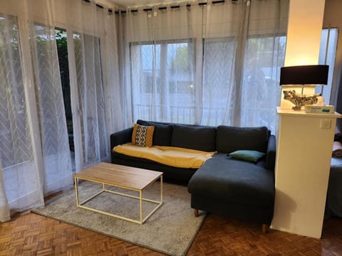 Charming Studio with Garden in Neuilly-sur-Seine Apartment in Levallois-Perret