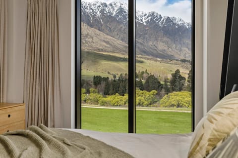 Bed, Photo of the whole room, Bedroom, Mountain view