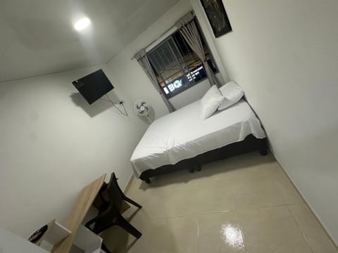 Bed, TV and multimedia, Bedroom