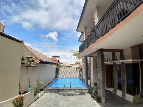 Property building, Day, Pool view, Swimming pool