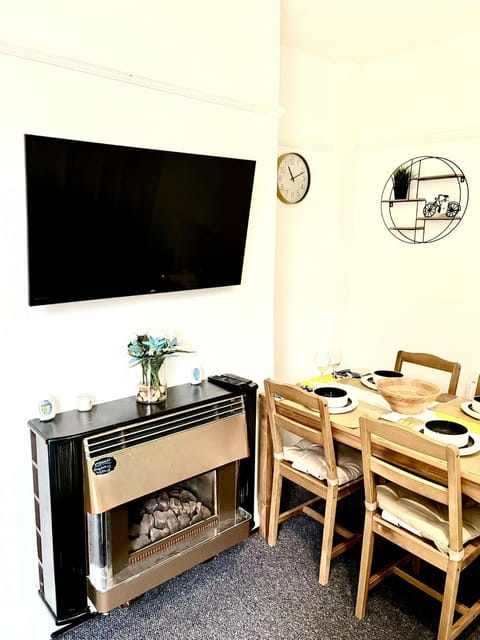 TV and multimedia, Dining area, Evening entertainment