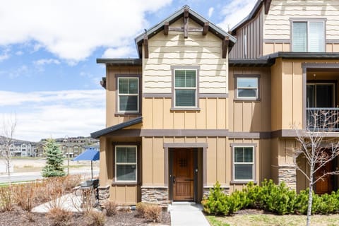 Park City Contemporary Townhome Near Slopes With Clubhouse Amenities, Pet Friendly Resort in Wasatch County