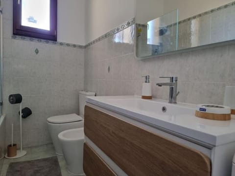 Via Vittorio Veneto large independent apartment Apartment in Bologna