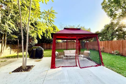 Jies choice Contemporary Elegance in Altadena House in Altadena