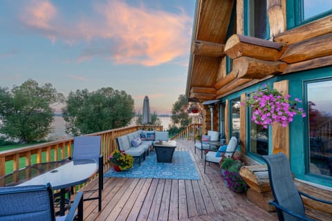 View (from property/room), Balcony/Terrace, Dining area