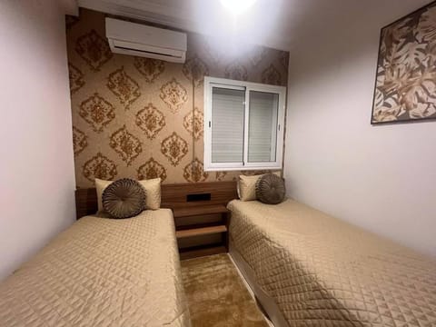 Bed, Photo of the whole room, Bedroom, air conditioner