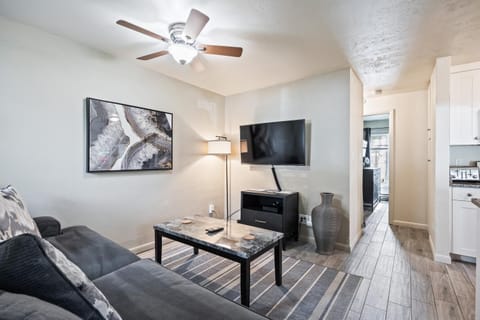 Newly Renovated Unit, Contemporary Interiors, Minutes from Fine Dining and Wold Class Skiing! Resort in Park City