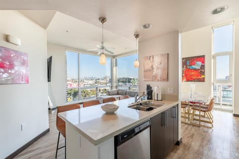 2BR WeHo Penthouse Lux Apartment in West Hollywood