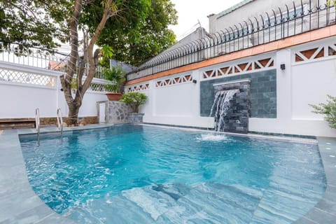 Property building, Day, Pool view, Swimming pool