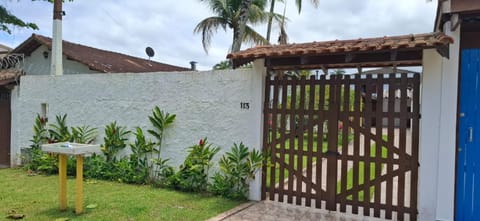 Casa Cantão do Indaiá, 20m da Praia House in Bertioga