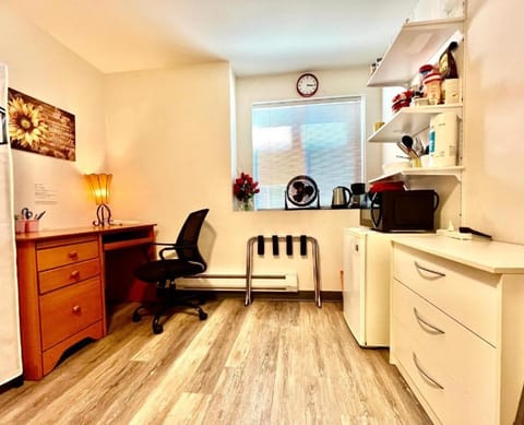 Kitchen or kitchenette, Seating area