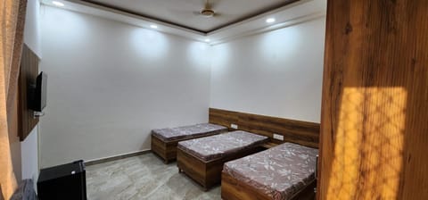 Praavik Bed and Breakfast in Noida