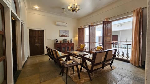 Living room, Seating area, Dining area, air conditioner